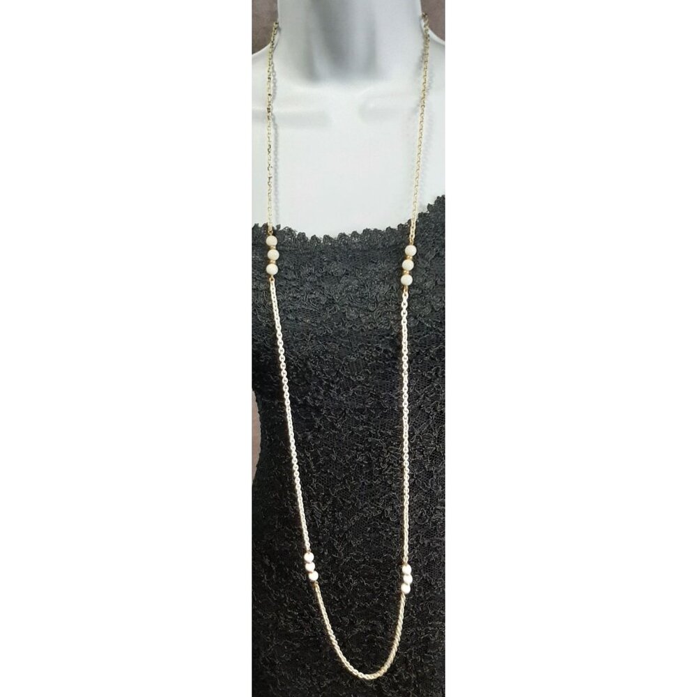 Vintage Retro White Beaded Chain Necklace With Gold Tone Accents